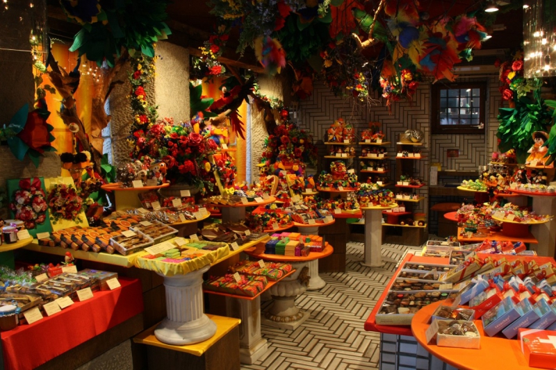 vente-LA GARDE FREINET-min_candy_store_chocolate_shop_chocolate_switzerland-393515