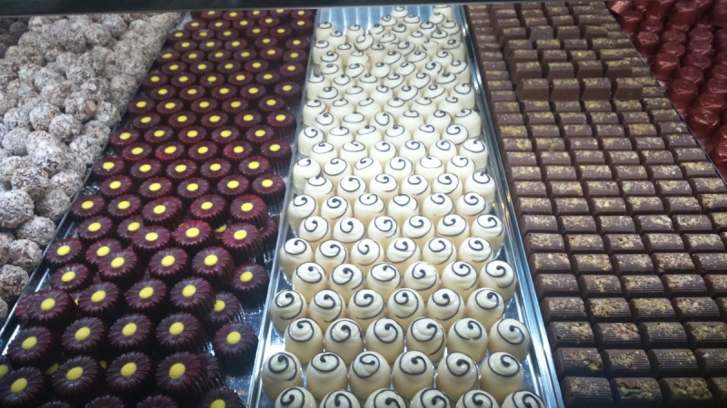 vente-LA GARDE FREINET-min_chocolates_milk_chocolate_white_chocolate_truffles_candy_food_treat_cacao-1213769