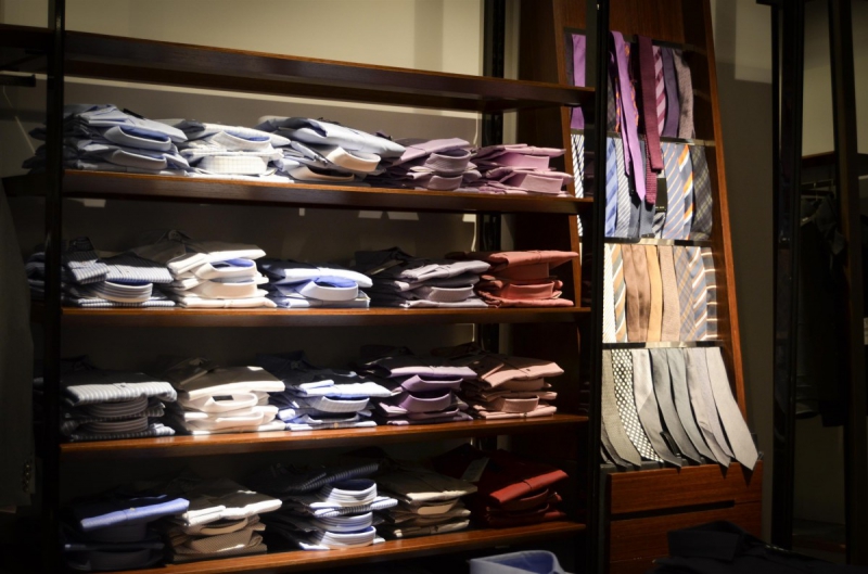 vente-LA GARDE FREINET-min_shirts_exhibition_shop_shopping_shelf_buy_business_clothing-940715